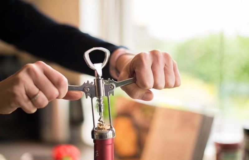 ouvrir-bouteille-vin-apres-transport